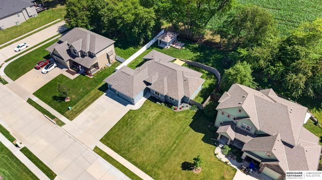 5255 Waterford Avenue Circle, Bellevue, NE 68133
