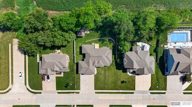 5255 Waterford Avenue Circle, Bellevue, NE 68133