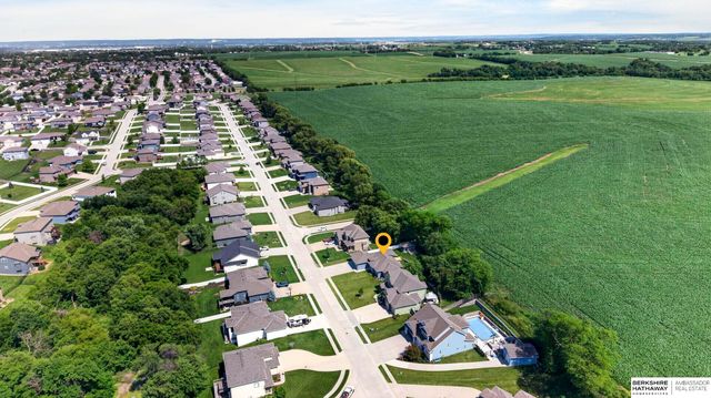 5255 Waterford Avenue Circle, Bellevue, NE 68133