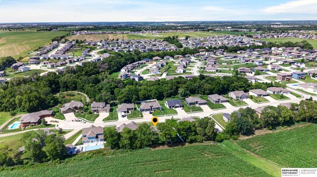 5255 Waterford Avenue Circle, Bellevue, NE 68133
