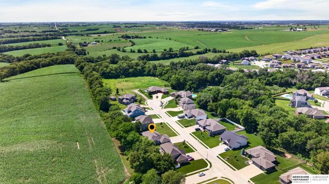 5255 Waterford Avenue Circle, Bellevue, NE 68133