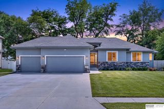 5255 Waterford Avenue Circle, Bellevue, NE 68133
