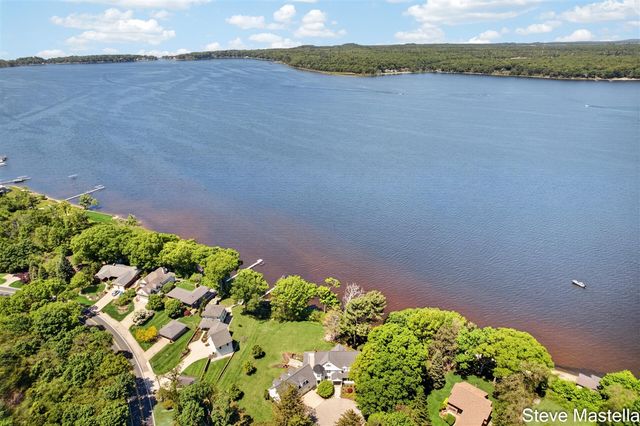 5592 S Shore Drive, Whitehall, MI 49461
