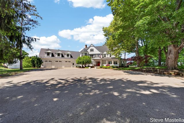 5592 S Shore Drive, Whitehall, MI 49461
