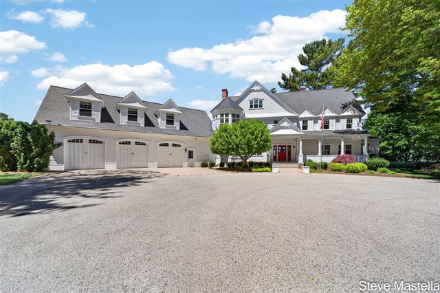 5592 S Shore Drive, Whitehall, MI 49461