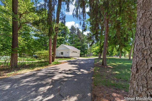5592 S Shore Drive, Whitehall, MI 49461