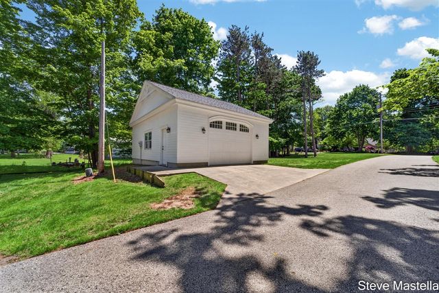 5592 S Shore Drive, Whitehall, MI 49461