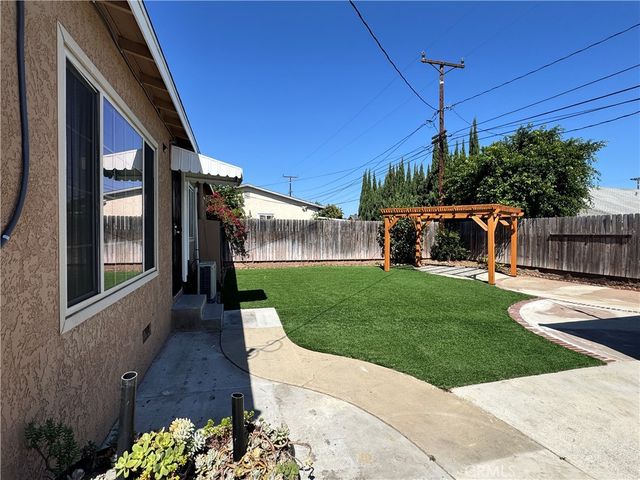 17104 La Salle, Gardena, CA 90247