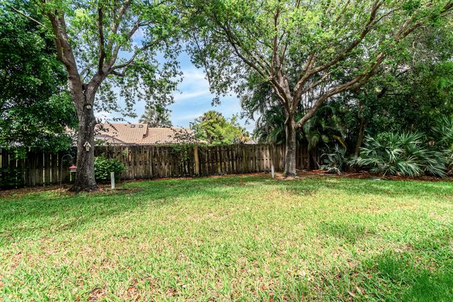 13354 Georgian Court, Wellington, FL 33414