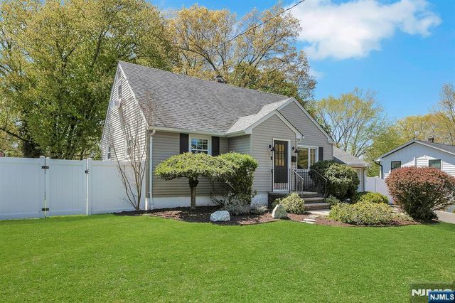 33 Clayton Street, Hillsdale, NJ 07642