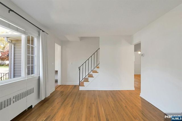 33 Clayton Street, Hillsdale, NJ 07642