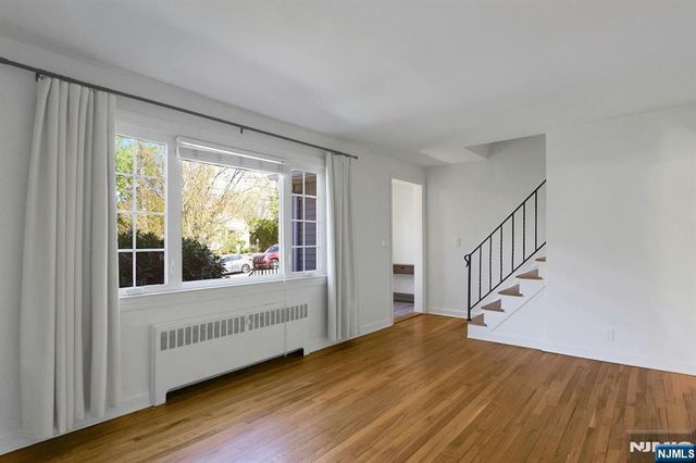 33 Clayton Street, Hillsdale, NJ 07642