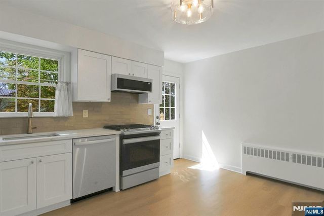 33 Clayton Street, Hillsdale, NJ 07642