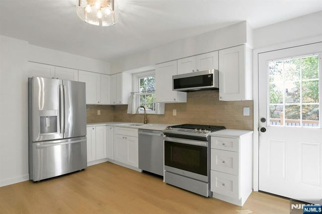 33 Clayton Street, Hillsdale, NJ 07642