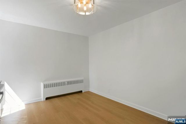 33 Clayton Street, Hillsdale, NJ 07642