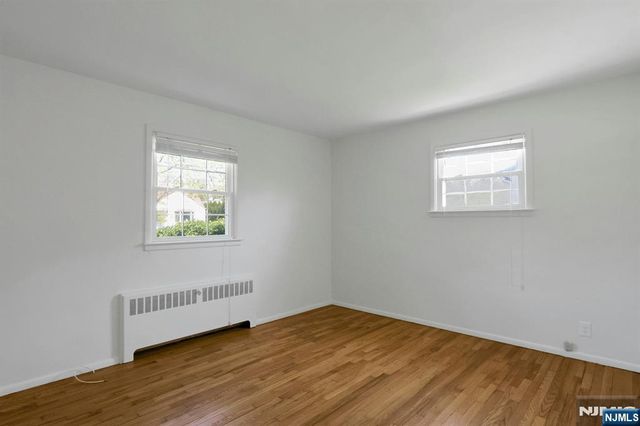 33 Clayton Street, Hillsdale, NJ 07642