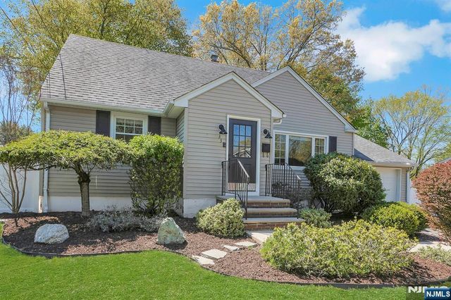 33 Clayton Street, Hillsdale, NJ 07642