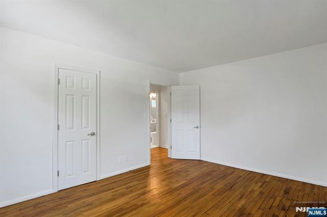 33 Clayton Street, Hillsdale, NJ 07642