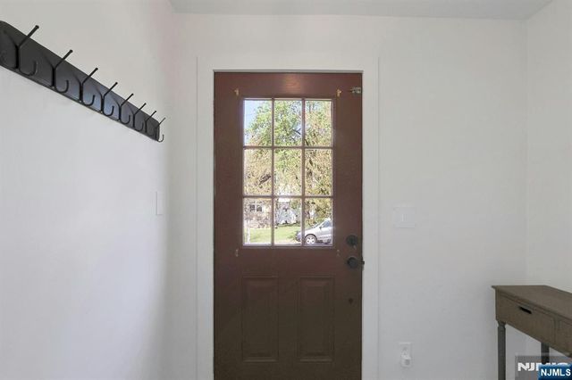 33 Clayton Street, Hillsdale, NJ 07642