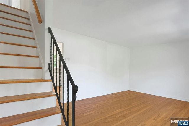 33 Clayton Street, Hillsdale, NJ 07642