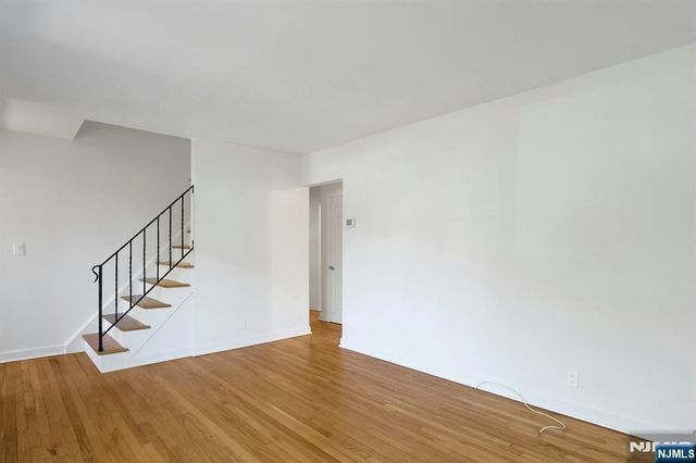 33 Clayton Street, Hillsdale, NJ 07642