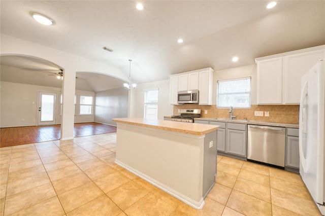 7615 Lakeside Manor Lane, Pearland, TX 77581