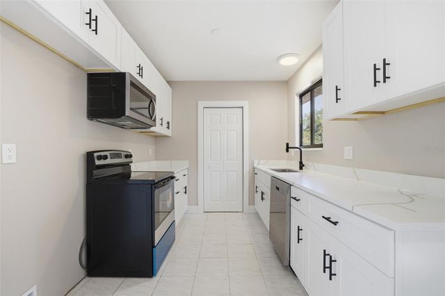 400 KENOVA STREET, Port Charlotte, FL 33954