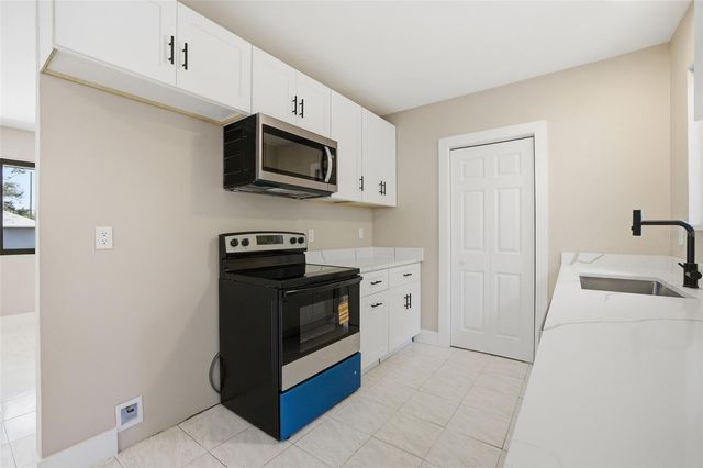 400 KENOVA STREET, Port Charlotte, FL 33954