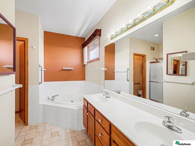 15024 Spaulding Street, Omaha, NE 68116