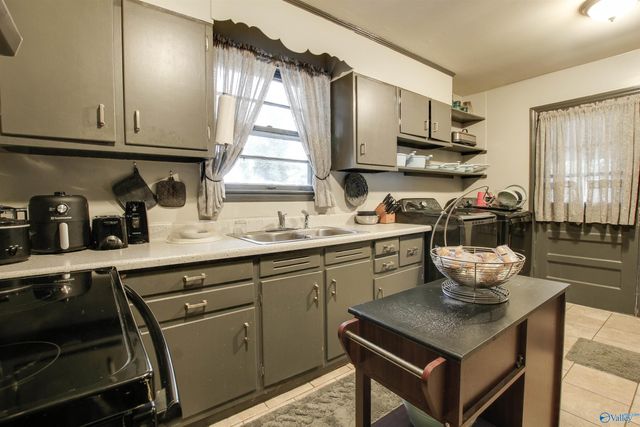 1414 10th Avenue Se, Decatur, AL 35601