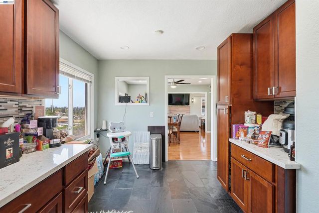 2546 Truman Ave, Oakland, CA 94605