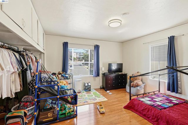 2546 Truman Ave, Oakland, CA 94605