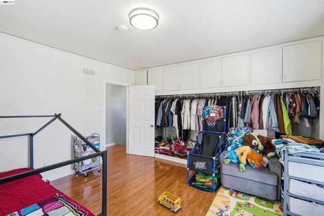 2546 Truman Ave, Oakland, CA 94605