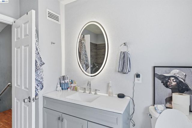 2546 Truman Ave, Oakland, CA 94605
