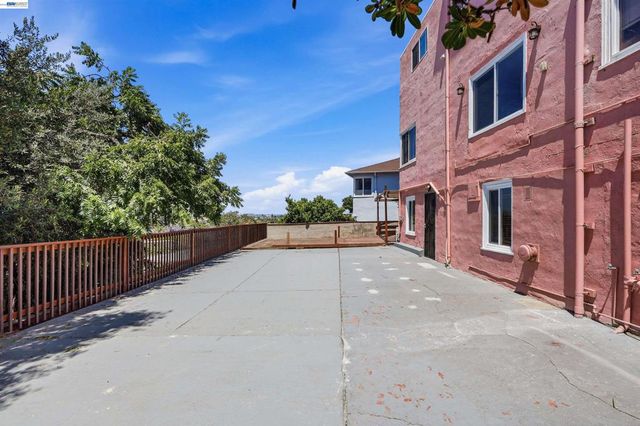 2546 Truman Ave, Oakland, CA 94605