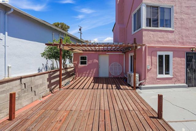2546 Truman Ave, Oakland, CA 94605