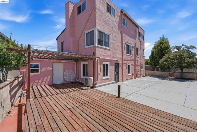 2546 Truman Ave, Oakland, CA 94605