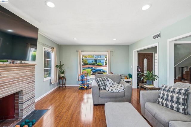 2546 Truman Ave, Oakland, CA 94605