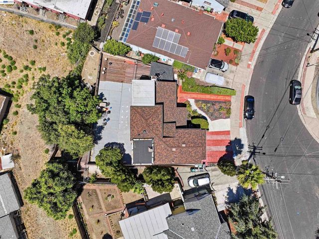 2546 Truman Ave, Oakland, CA 94605