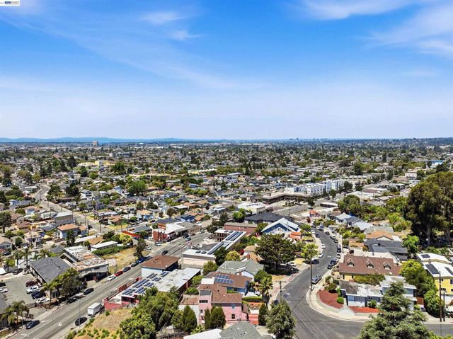 2546 Truman Ave, Oakland, CA 94605