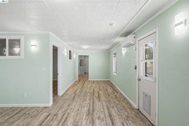 2546 Truman Ave, Oakland, CA 94605