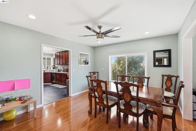 2546 Truman Ave, Oakland, CA 94605