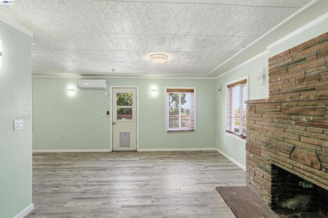 2546 Truman Ave, Oakland, CA 94605