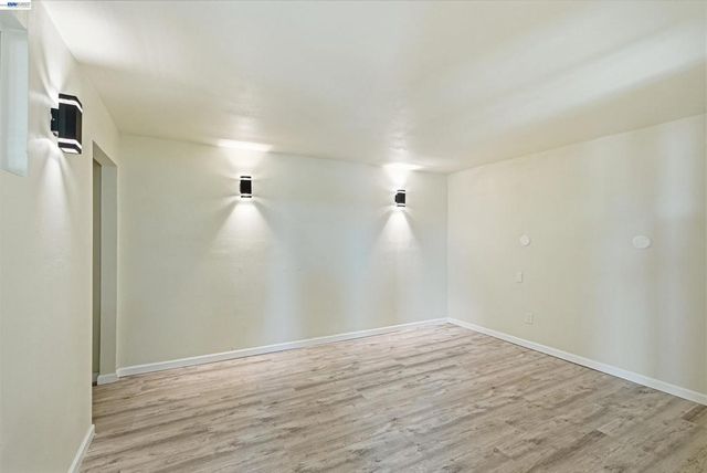 2546 Truman Ave, Oakland, CA 94605