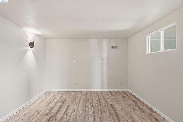 2546 Truman Ave, Oakland, CA 94605