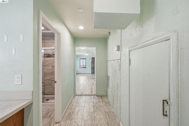 2546 Truman Ave, Oakland, CA 94605