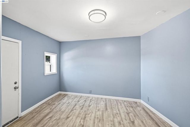 2546 Truman Ave, Oakland, CA 94605