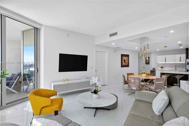 851 NE 1st Ave 1603, Miami, FL 33132