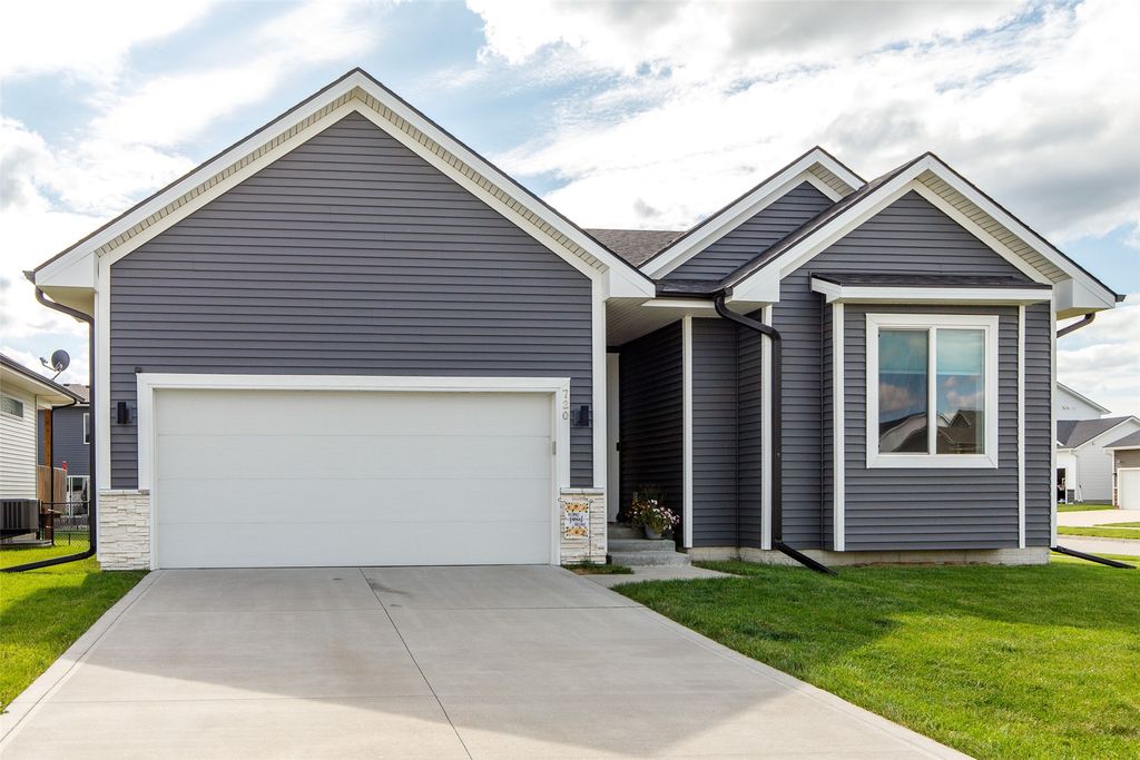 720 NE Pearl Drive, Ankeny, IA 50021