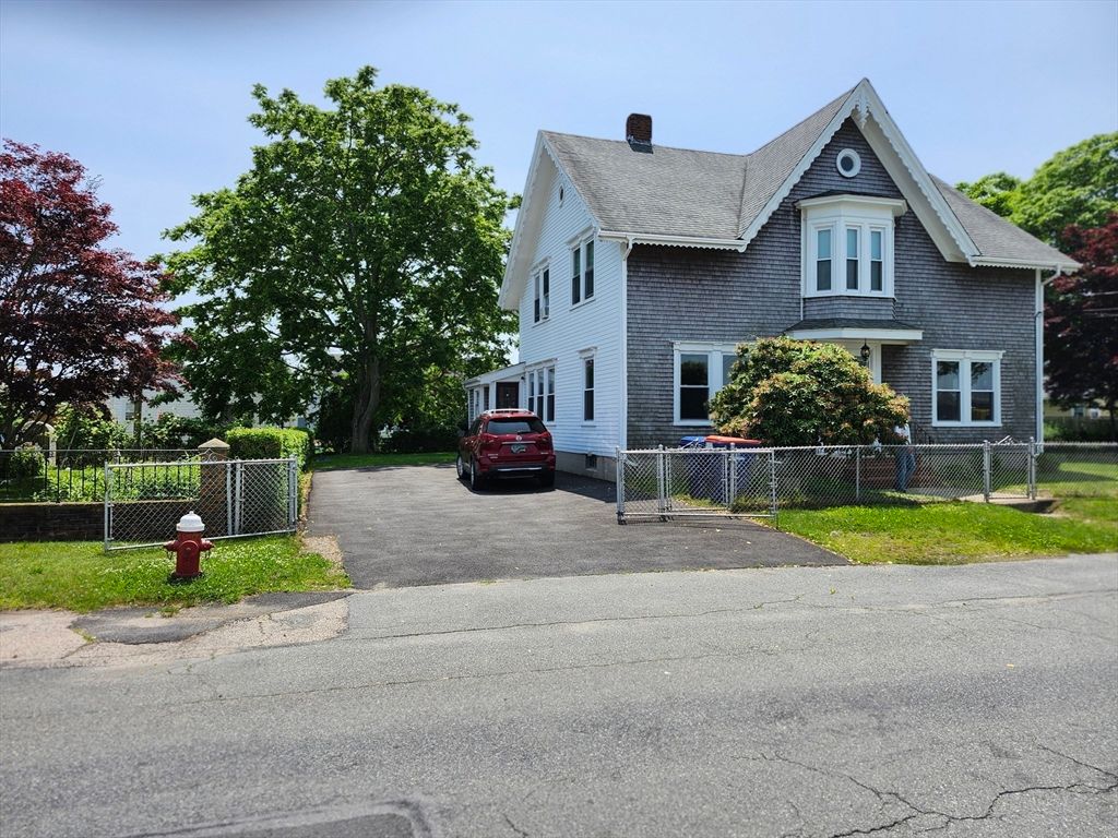 294 Clifford St, New Bedford, MA 02745
